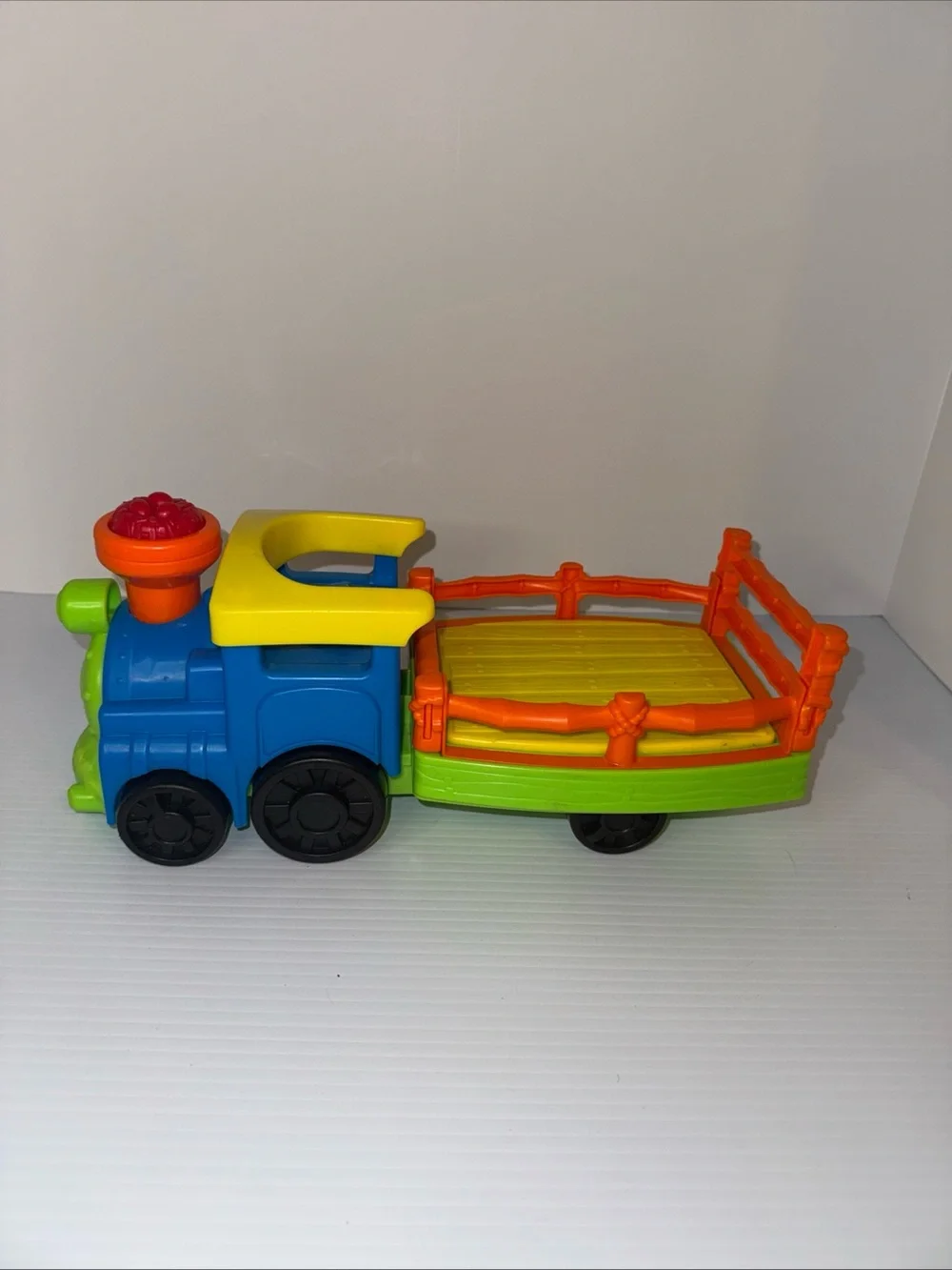 Fisher-Price Bright Blue Little People Choo-Choo Zoo Train